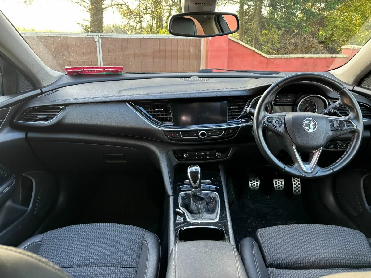 Low miles new NCT tax Vauxhall Insignia 2017 1.6td - Image 4