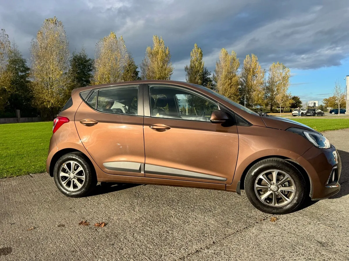 **Hyundai i10 Deluxe ONLY 26kms!! / High Spec/ NCT - Image 2