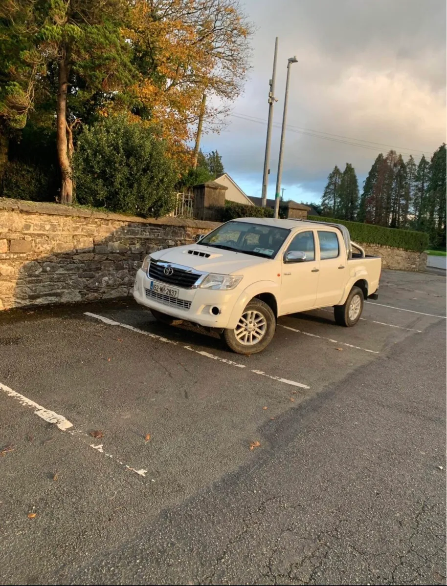 toyota hilux jeep - Image 1