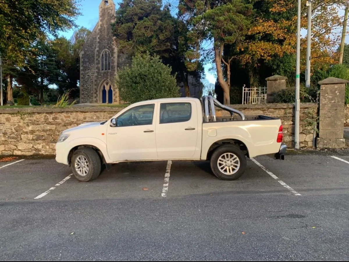 toyota hilux jeep - Image 2