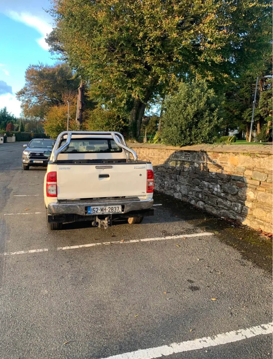 toyota hilux jeep - Image 3