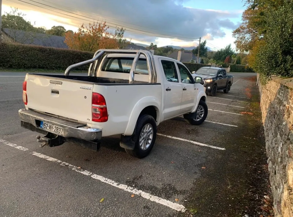 toyota hilux jeep - Image 4