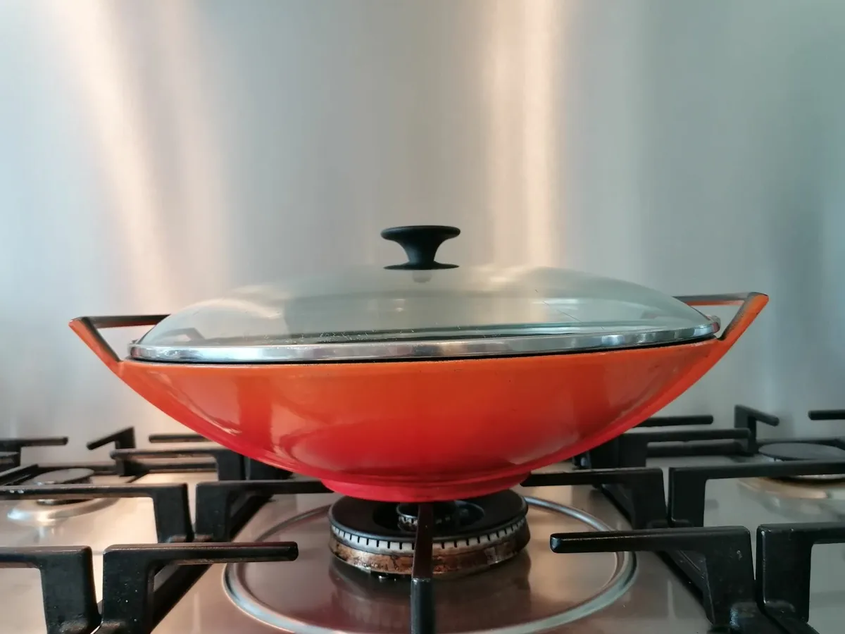 Le Creuset wok - Image 1