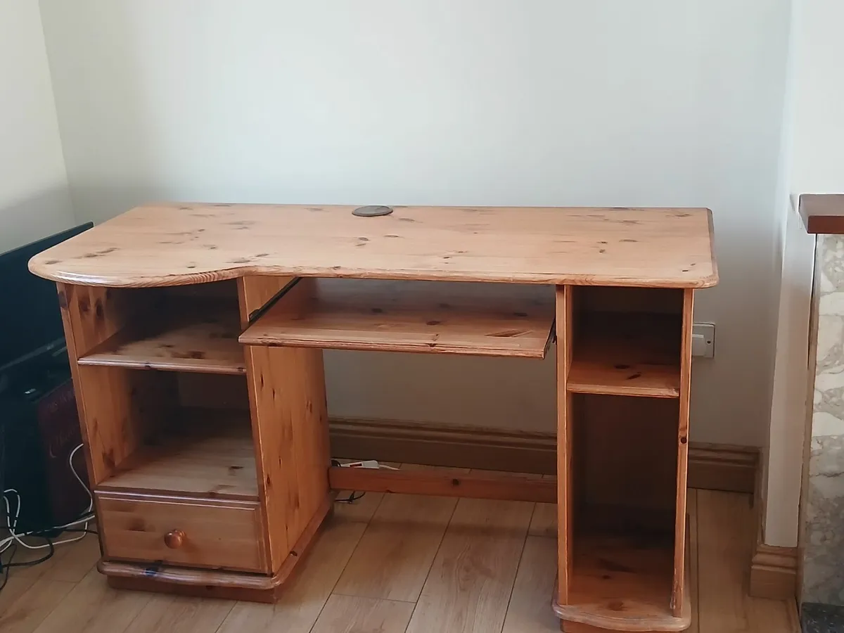 Desk solid pine. home, office, table - Image 1