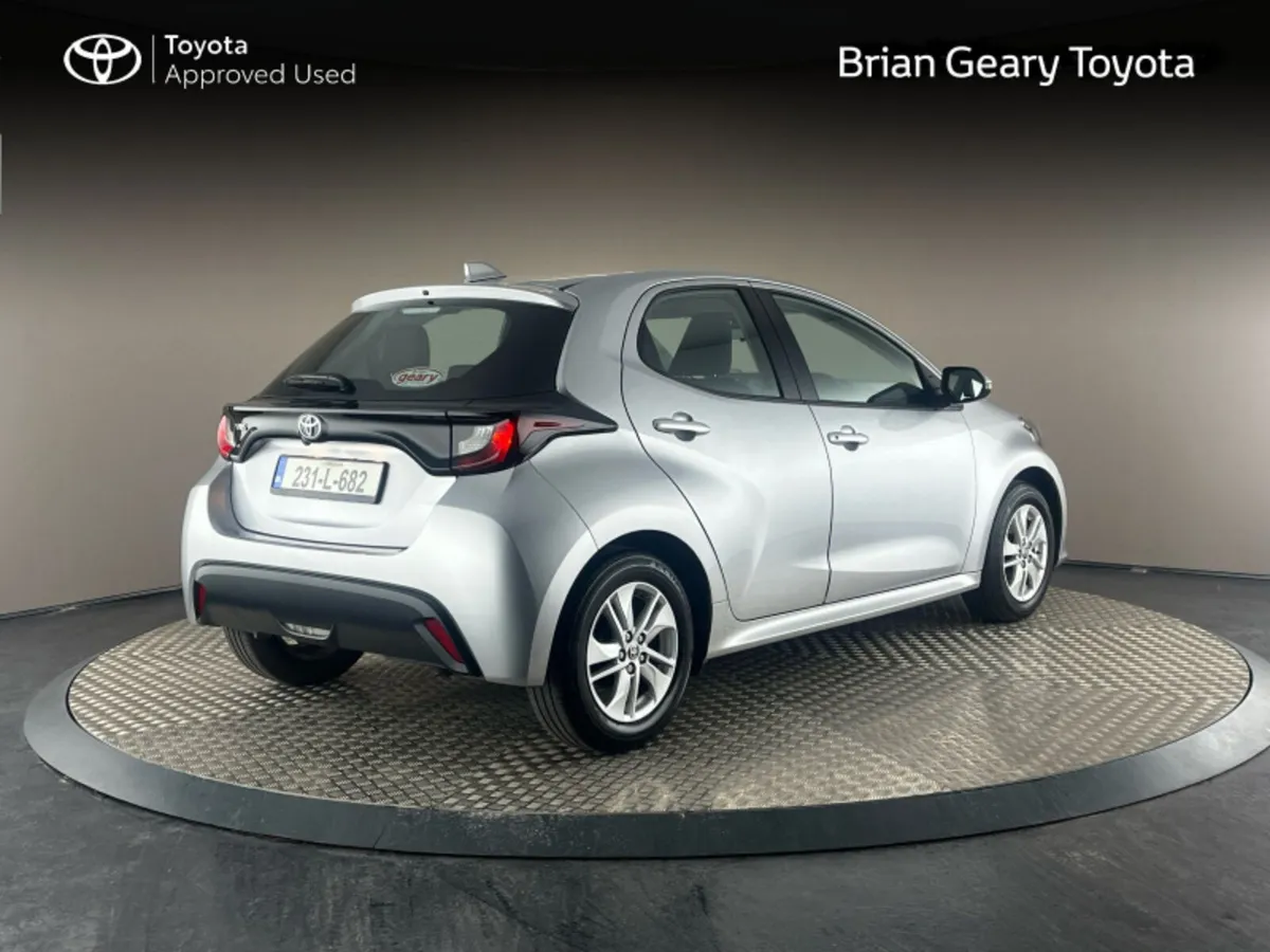 Toyota Yaris 1.0 LUNA - Image 2