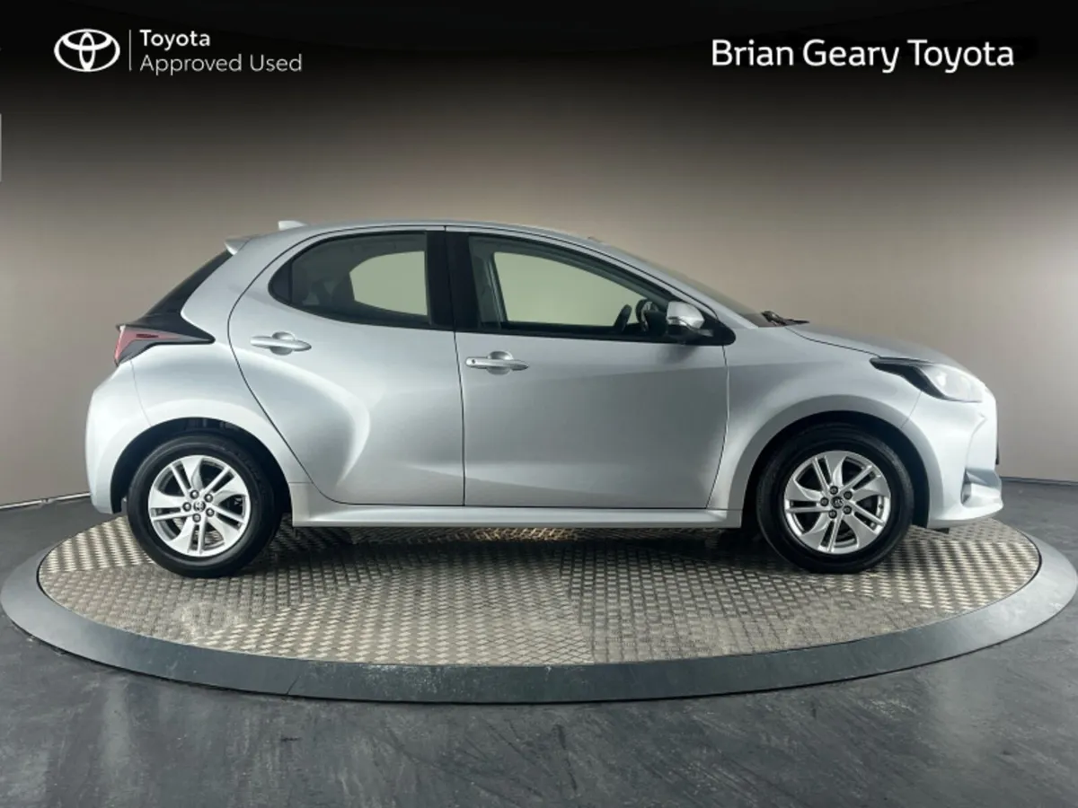 Toyota Yaris 1.0 LUNA - Image 3