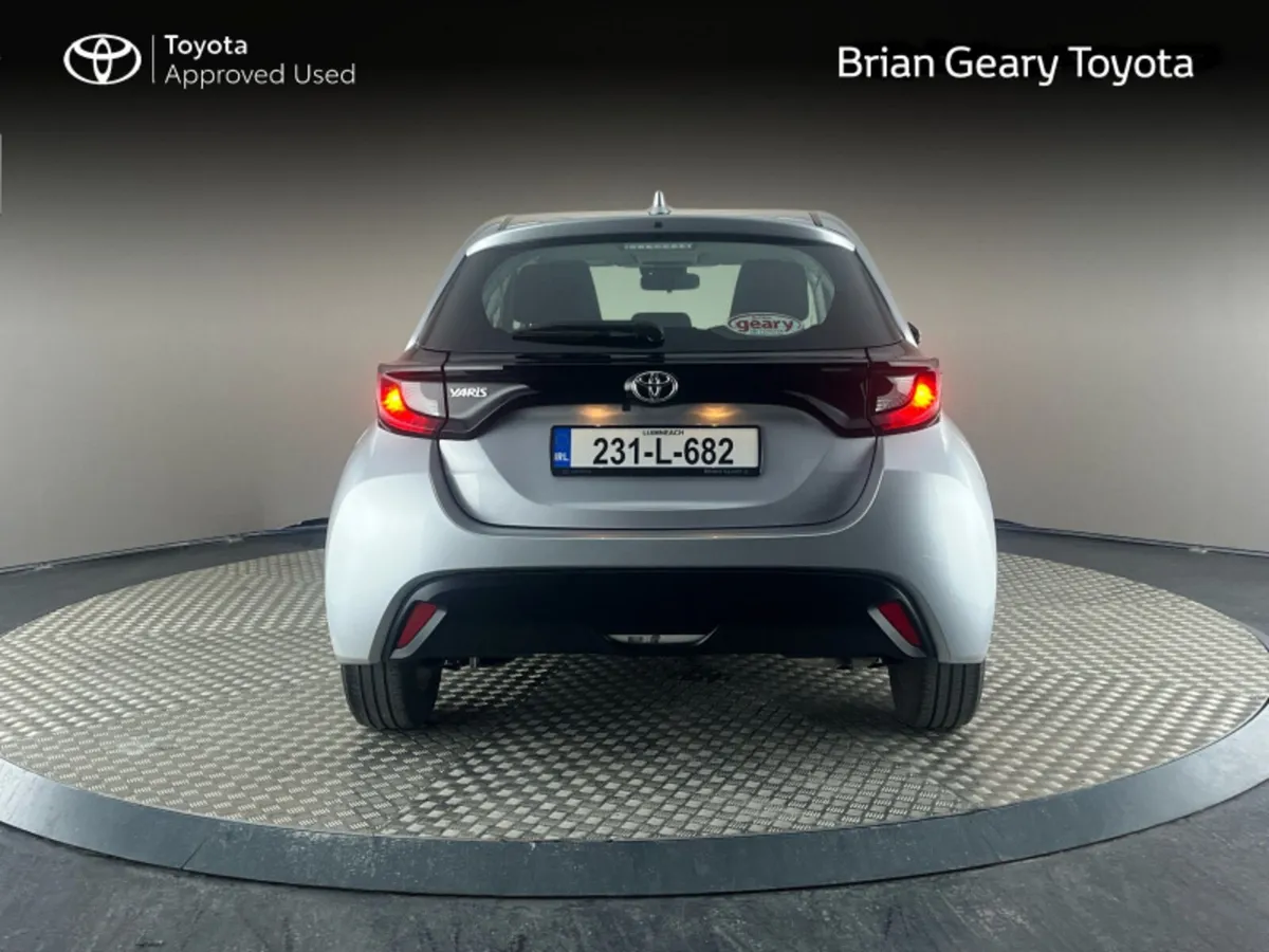 Toyota Yaris 1.0 LUNA - Image 4