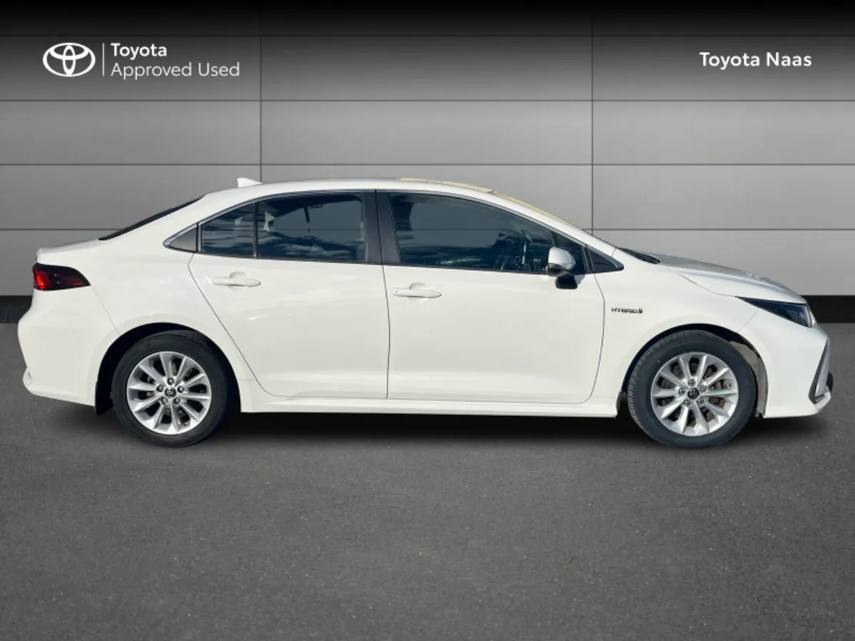 Toyota Corolla 1.8 HYBRID SALOON - Image 3