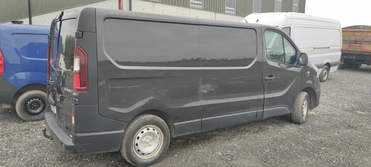 Renault Trafic 2015 - Image 2