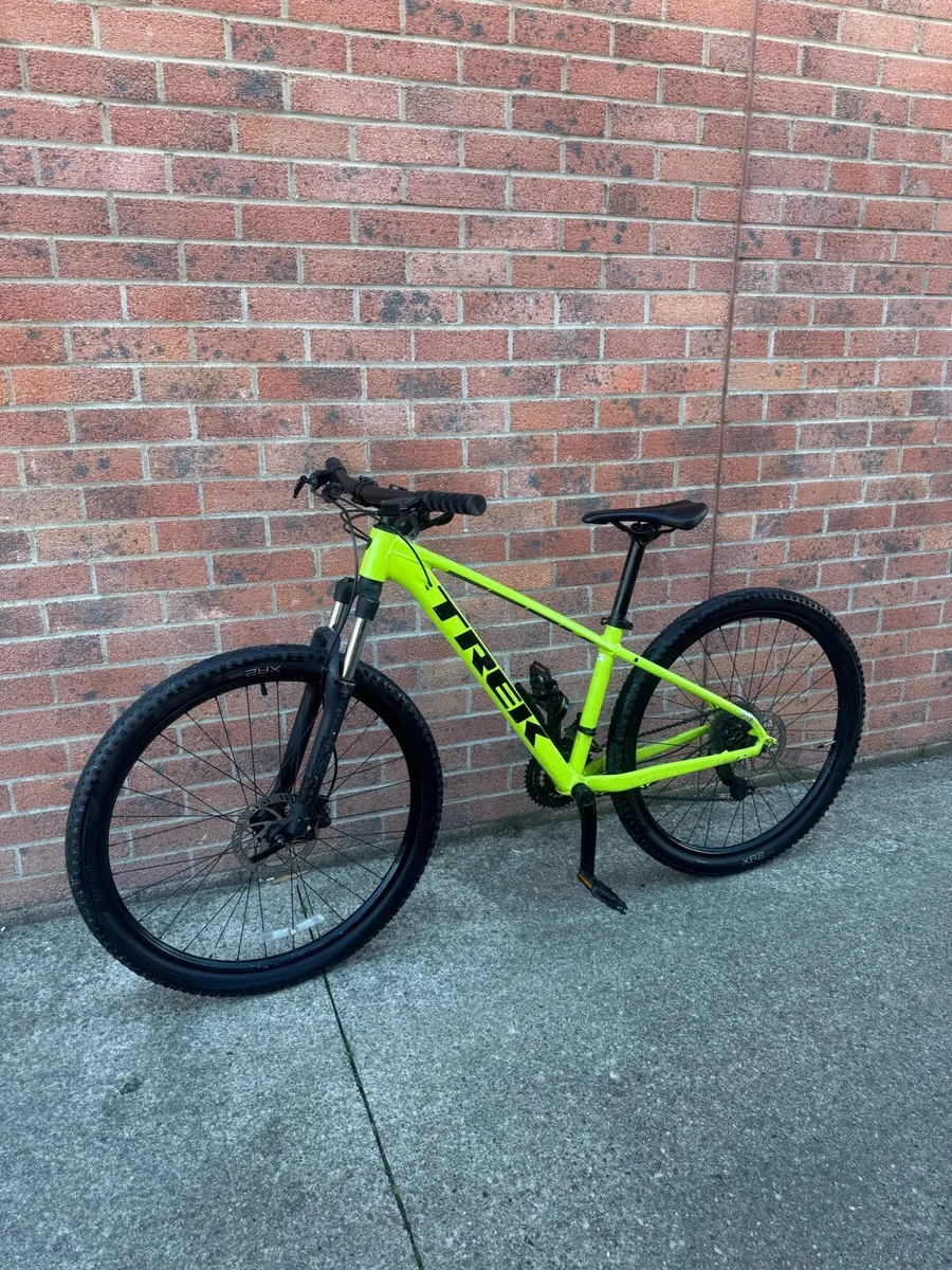 Trek Marlin 5 Mountain Bike - Image 2