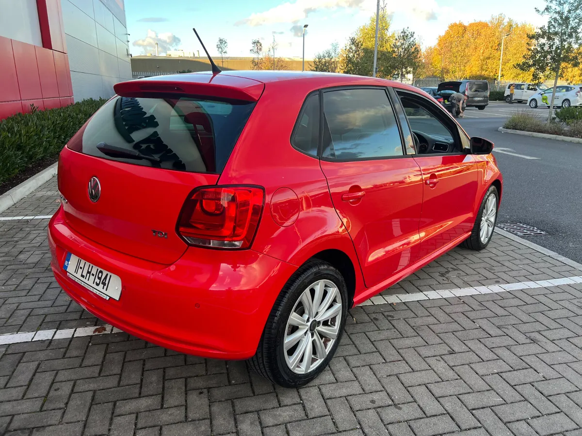 Volkswagen Polo Automatic 2011 - Image 2