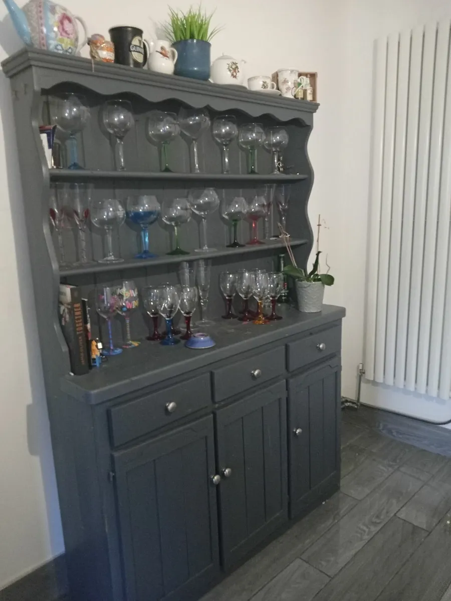 Dresser - Image 1