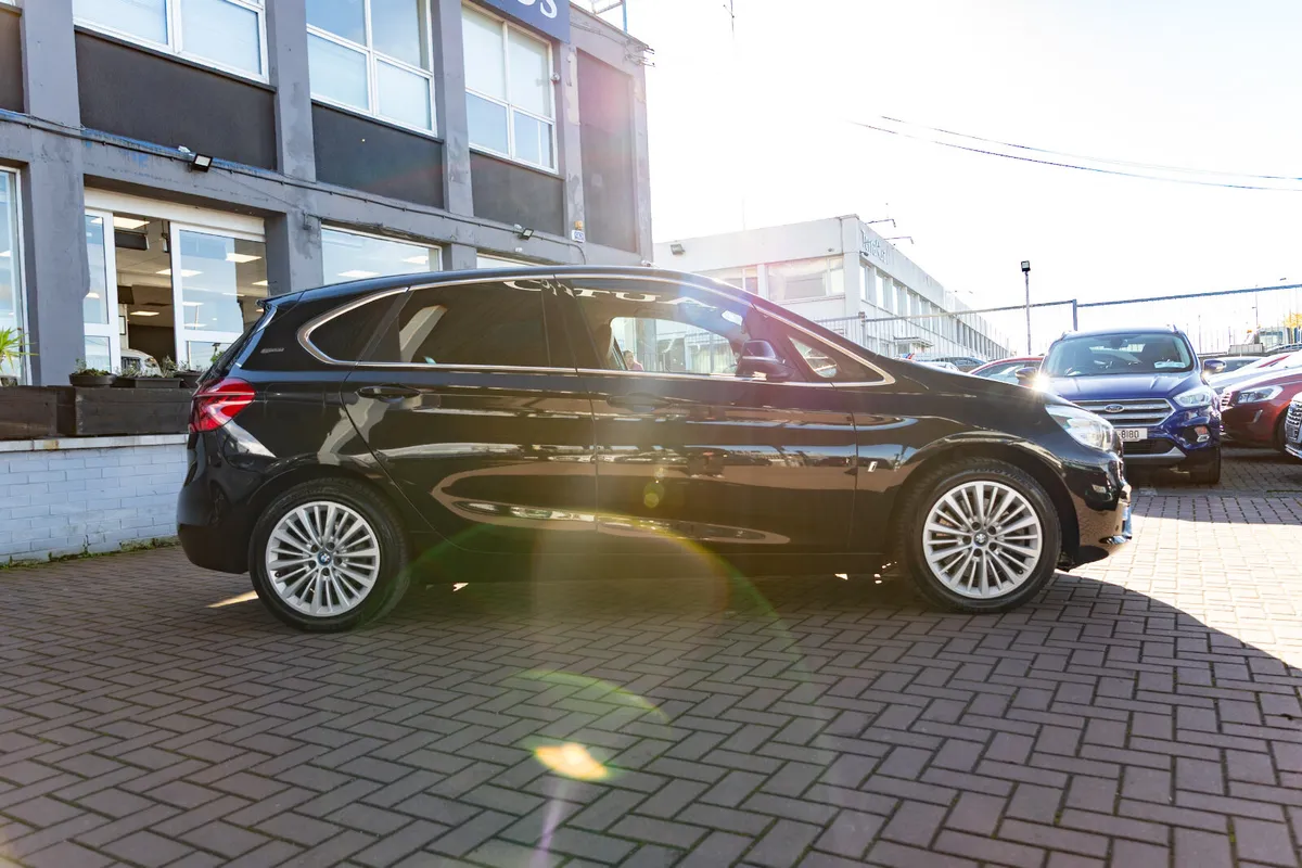 2.0 HYBRID ESTATE 5DR AUTOMATIC - Image 2