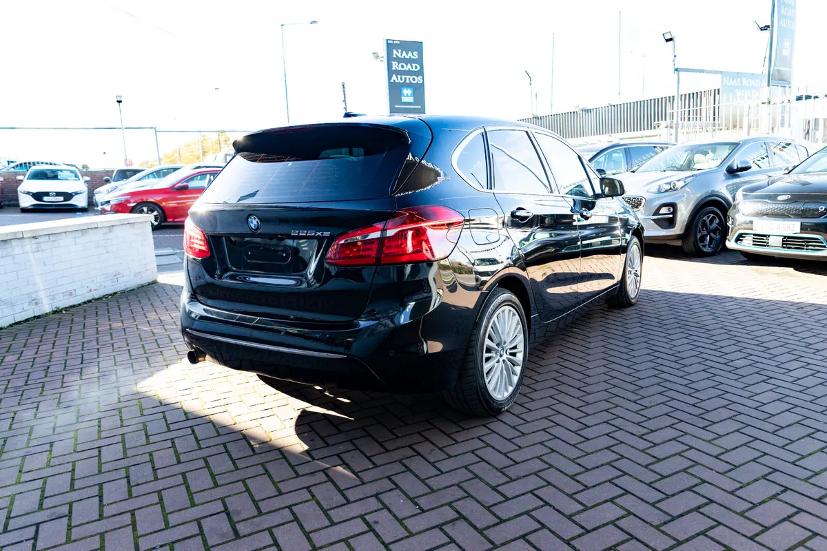 2.0 HYBRID ESTATE 5DR AUTOMATIC - Image 3