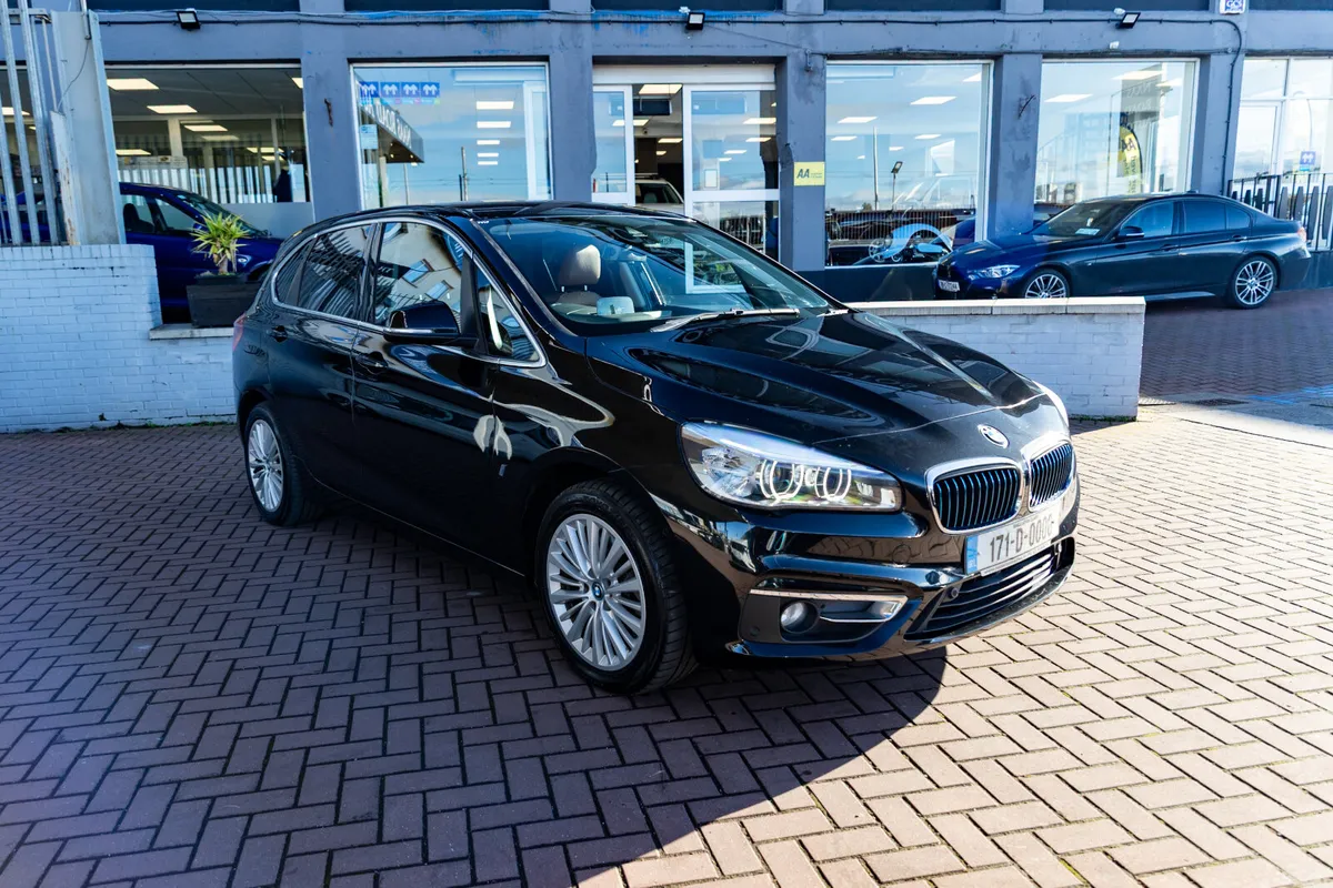 2.0 HYBRID ESTATE 5DR AUTOMATIC - Image 1