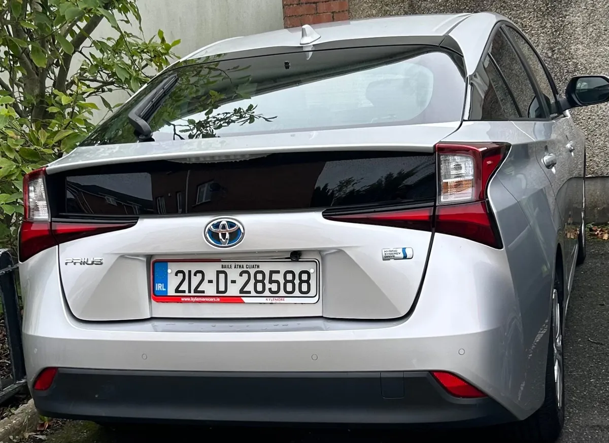 Toyota Prius 2021 - Image 2