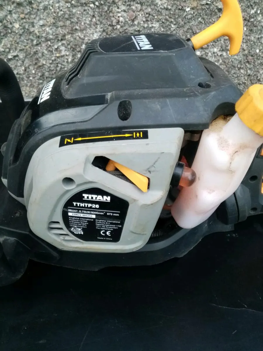 Titan 2 Stroke Petrol Hedge Trimmer - Image 3