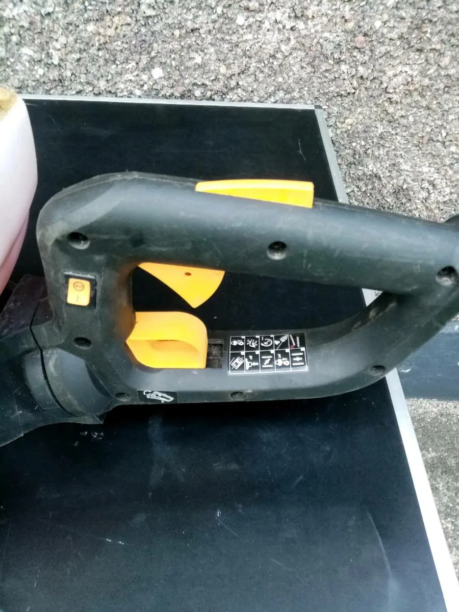 Titan 2 Stroke Petrol Hedge Trimmer - Image 4