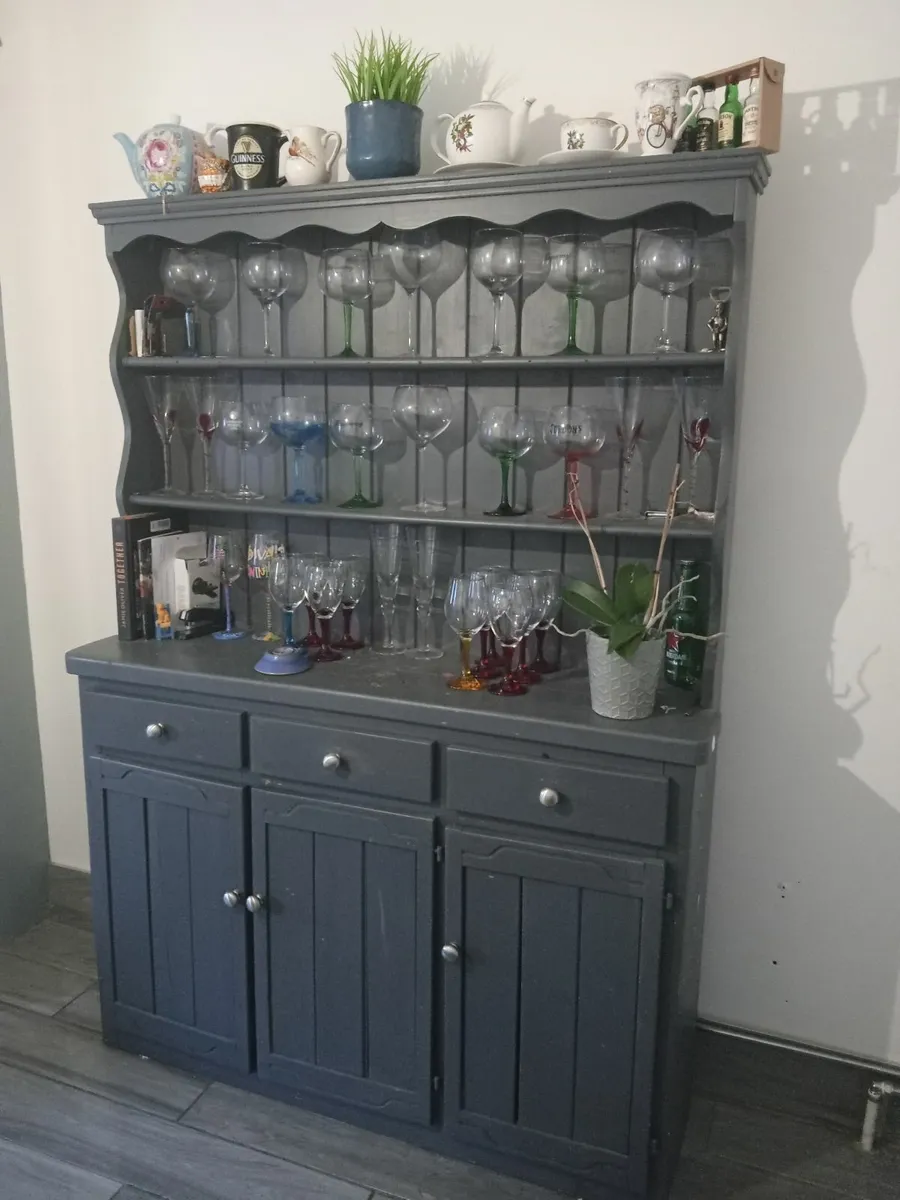 Dresser - Image 2