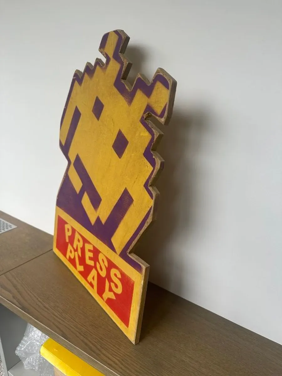 Vintage wooden arcade sign, unique retro space invaders 1970s - Image 2