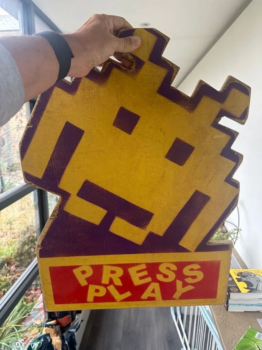 Vintage wooden arcade sign, unique retro space invaders 1970s - Image 3