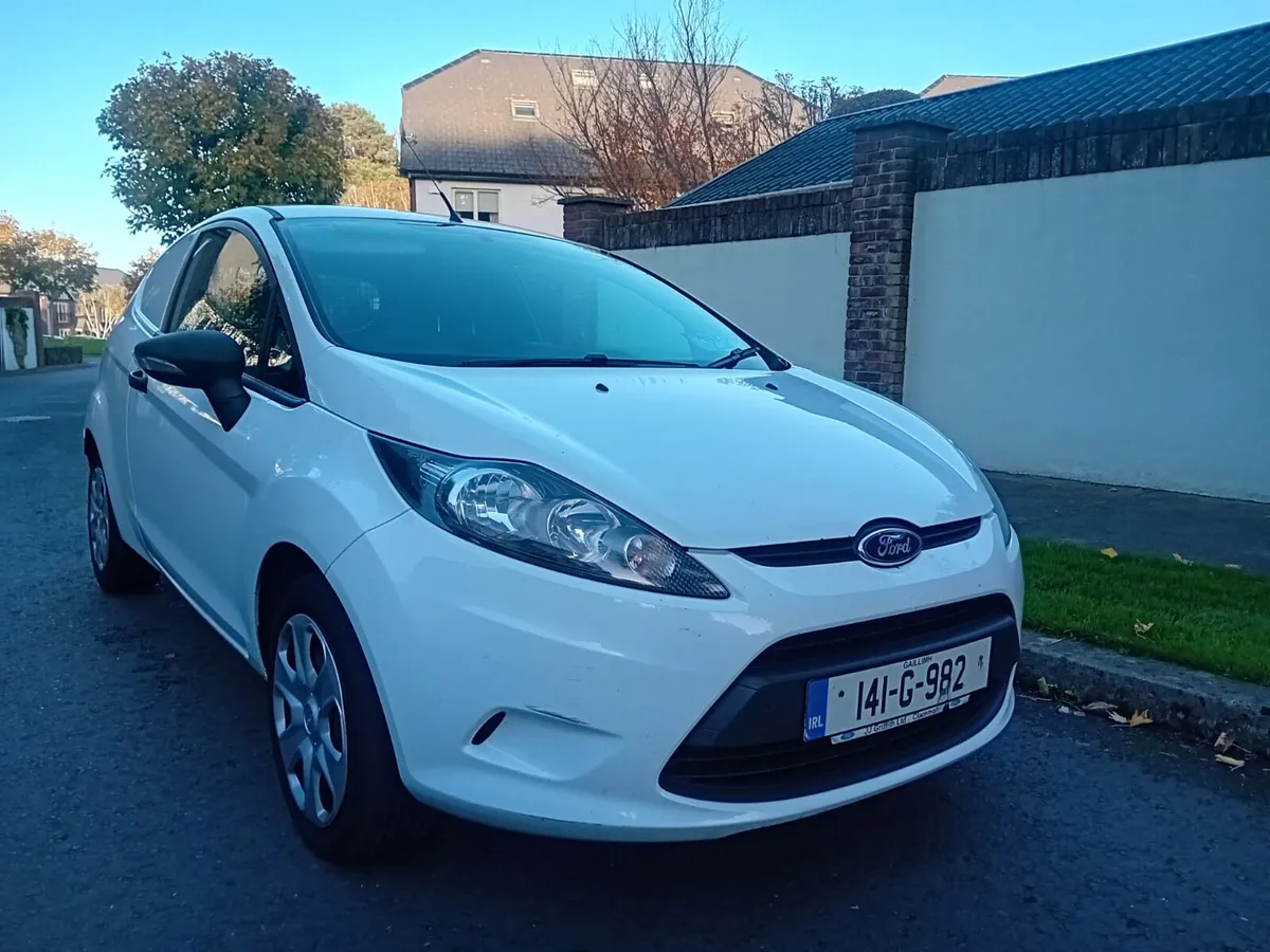 141 FORD FIESTA VAN 1.4 CRVT TILL 4/26 TAX 3/26 - Image 1