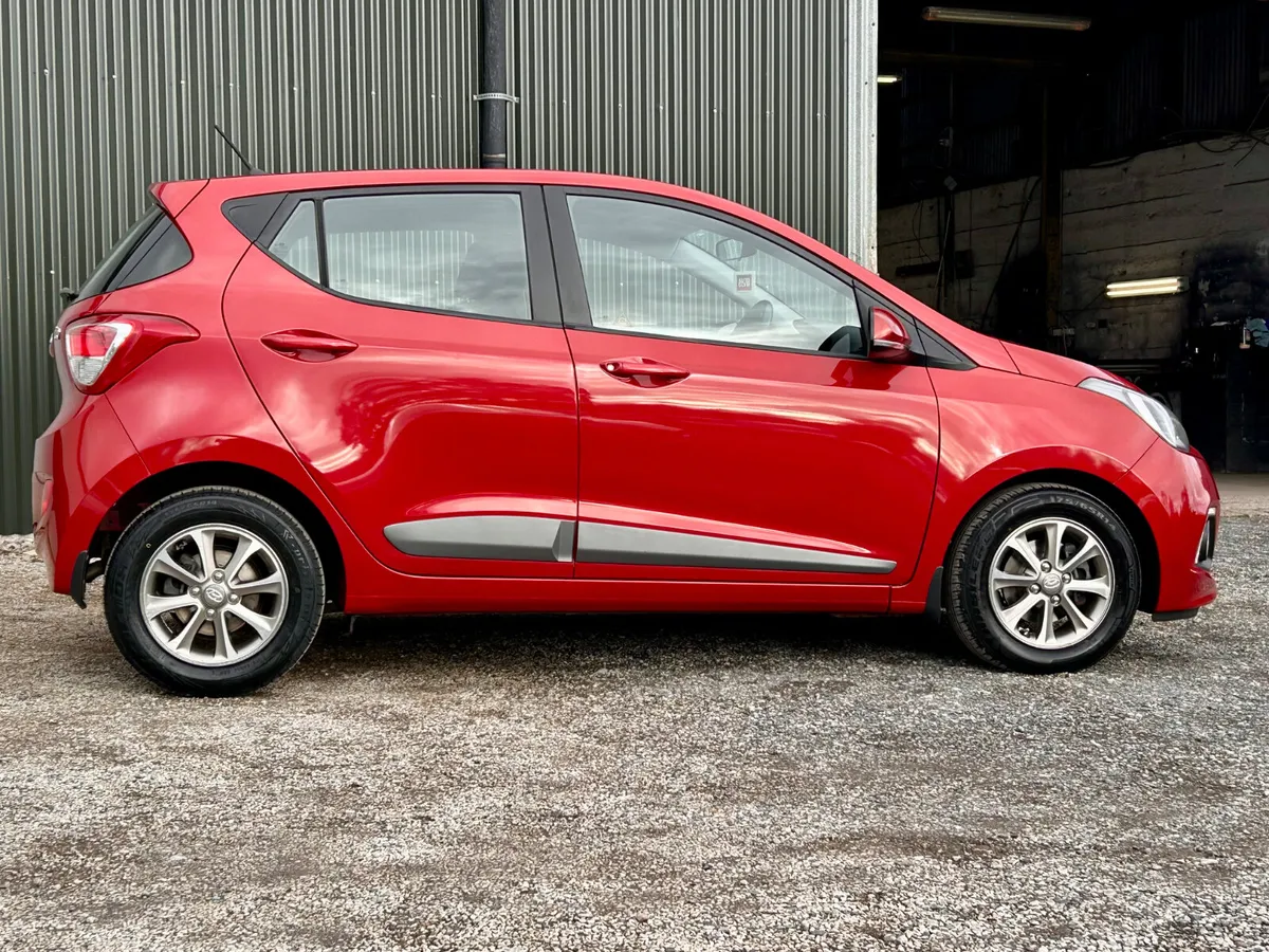 Hyundai i10 2015  very low miles - Image 3