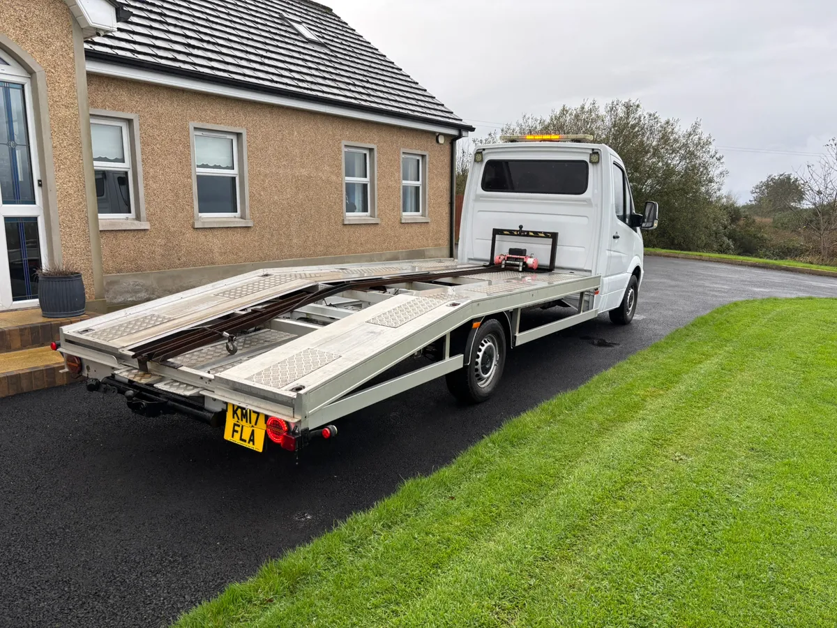 2017 Mercedes Recovery truck low miles. - Image 3