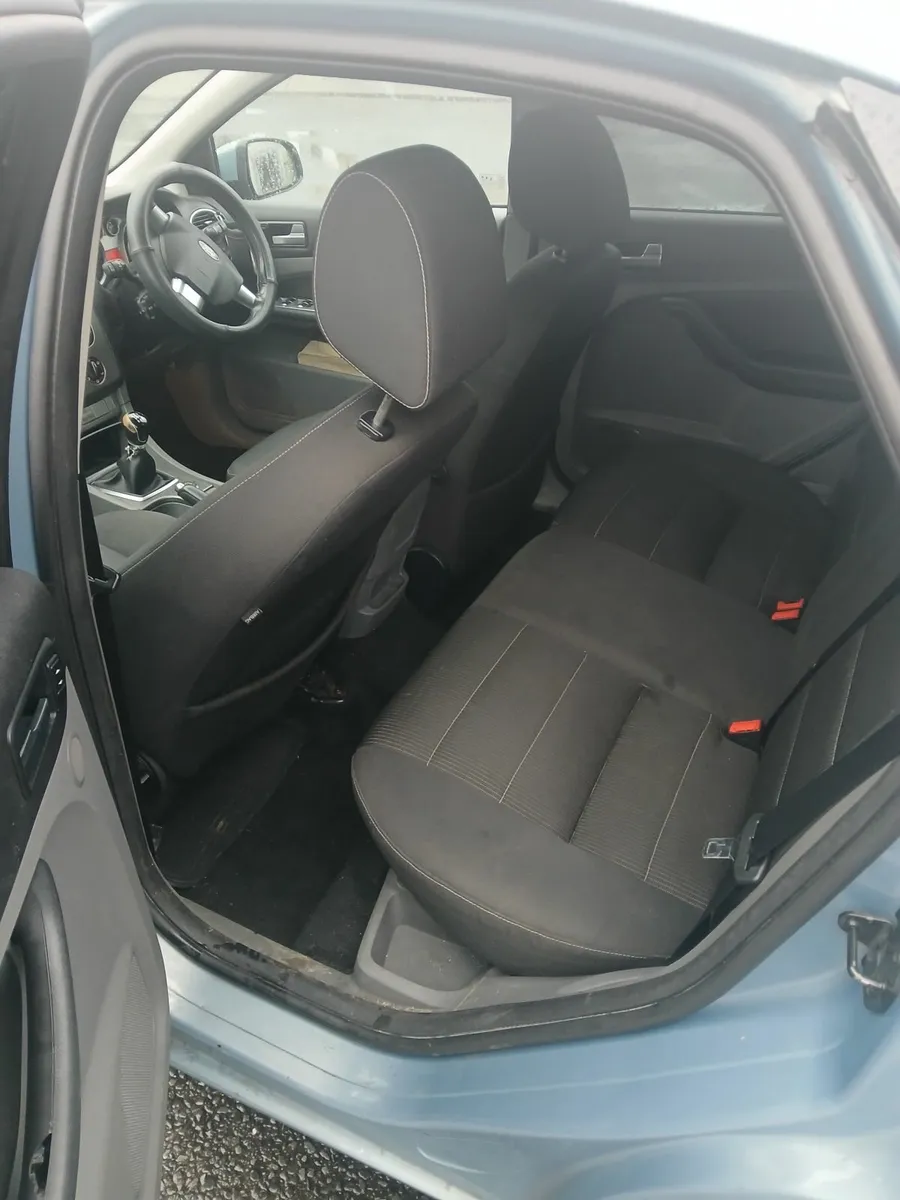 08 Ford Focus - Image 2