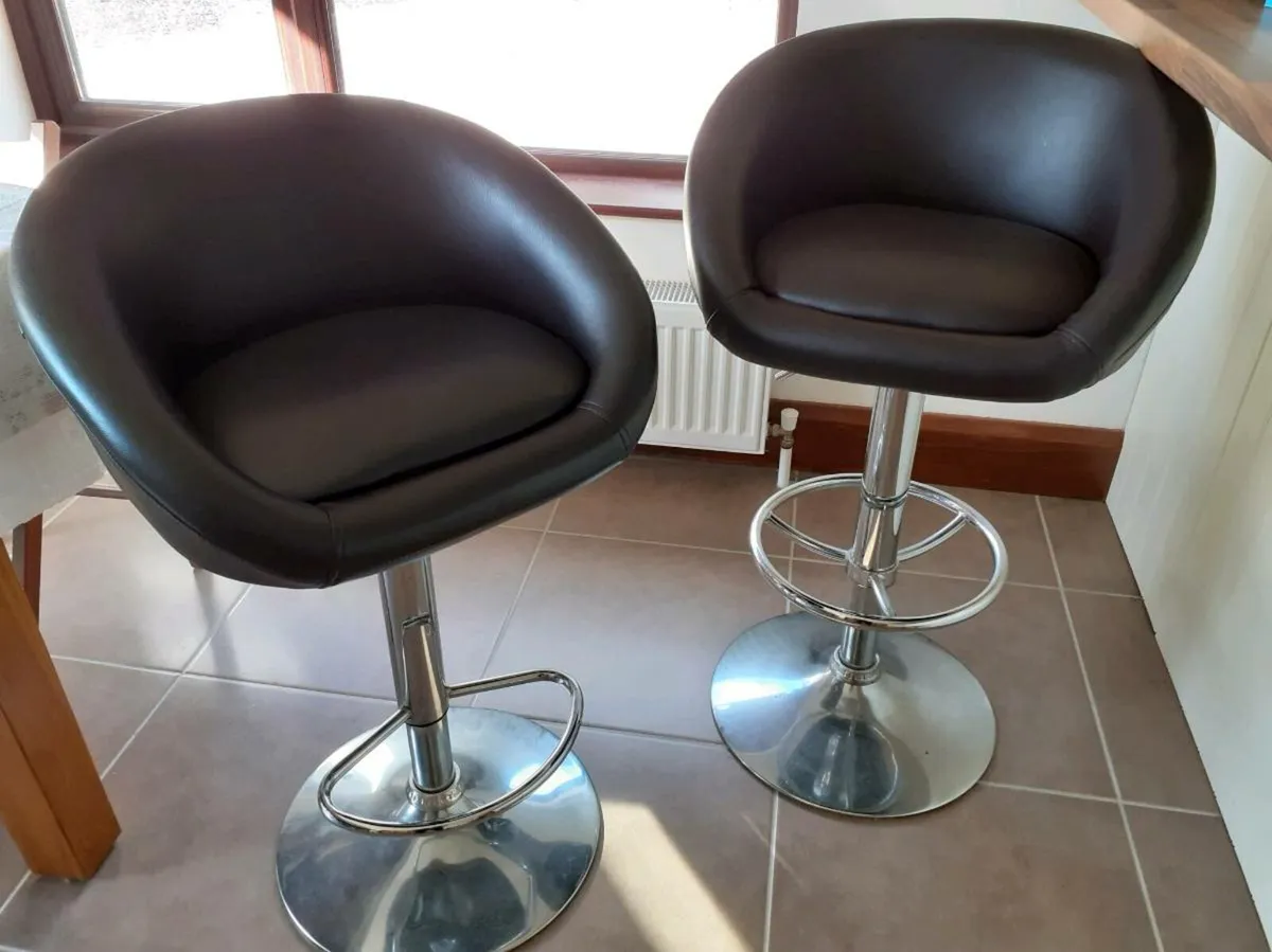 2 Highstools - Image 1