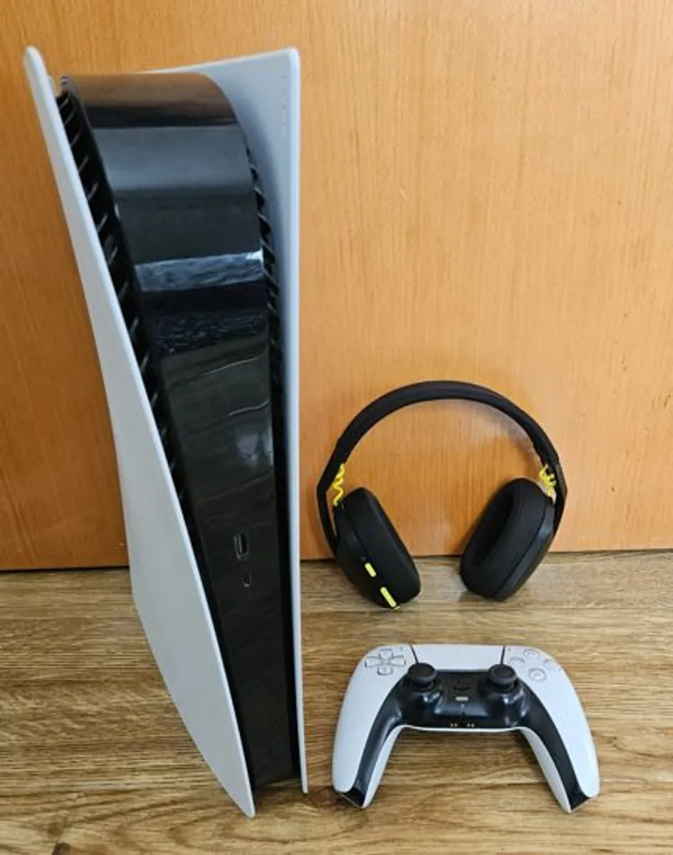 playstation 5 - Image 1