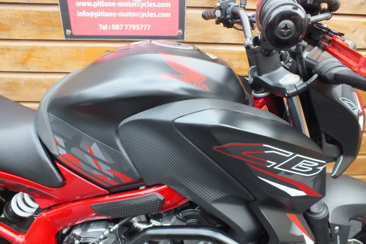 2016 Honda CB650F ABS (Low Miles & IMMACULATE) - Image 4