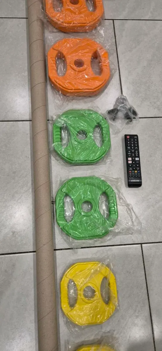 Brand new 20 kilo coloured bodypump weight set - Image 4
