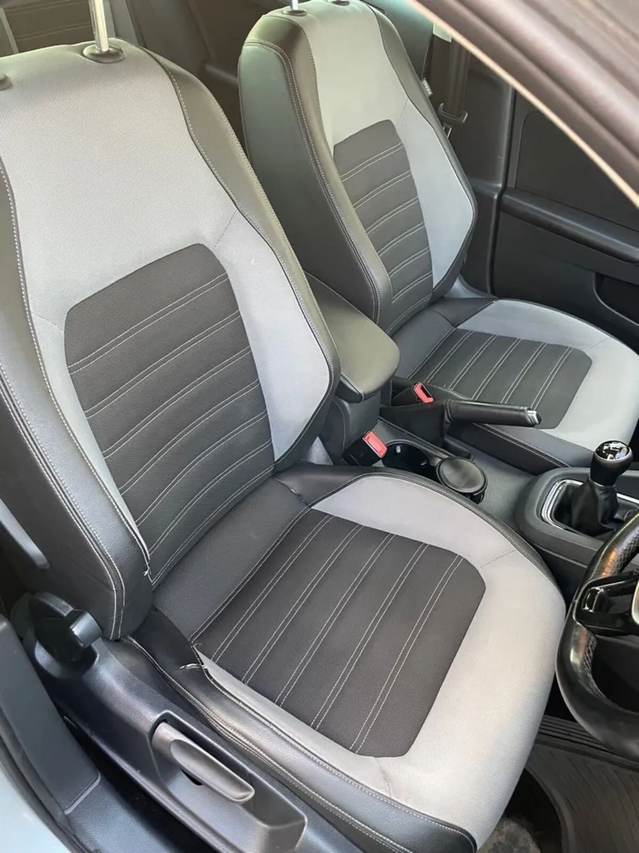 2016 Volkswagen Jetta - Image 3