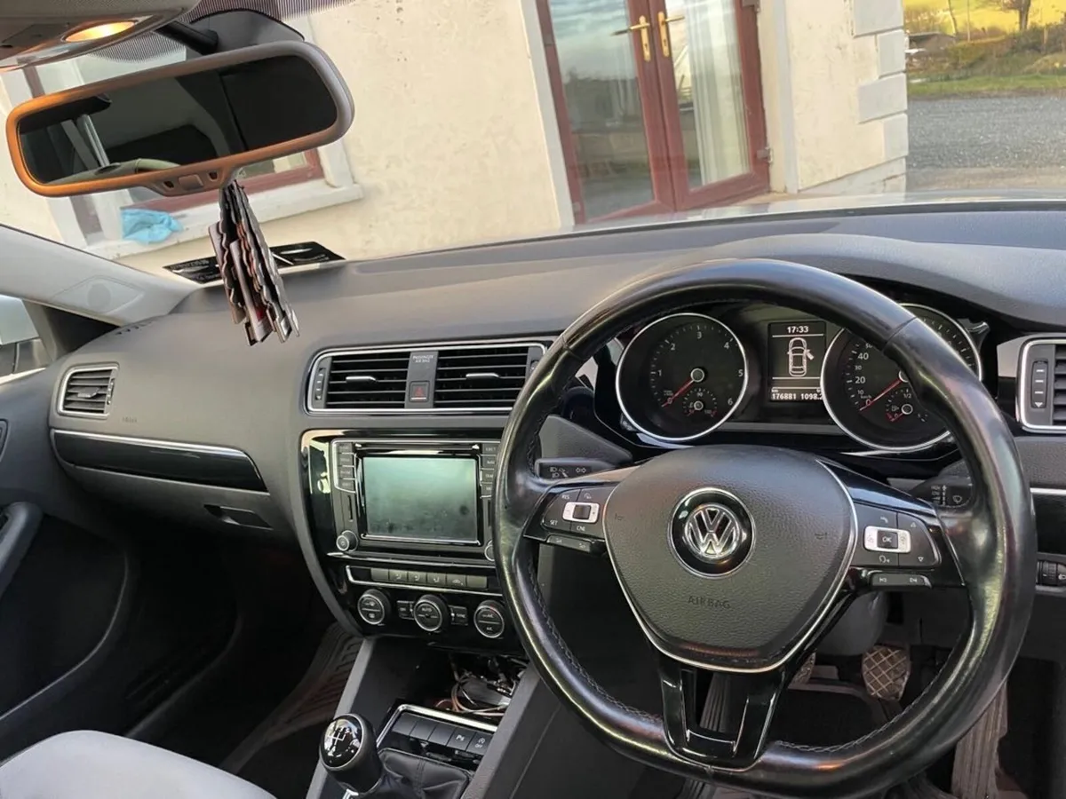 2016 Volkswagen Jetta - Image 4