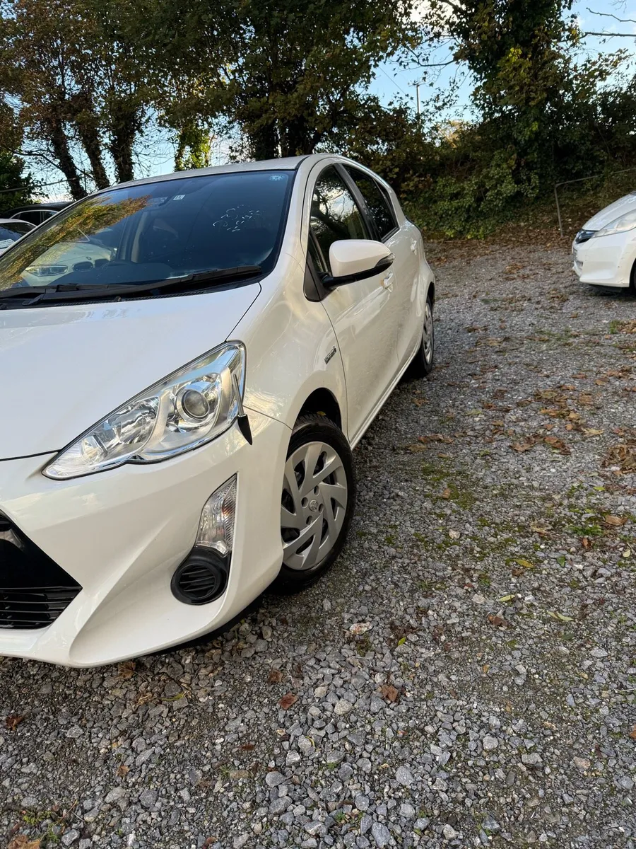 Toyota Aqua 2016 - Image 3