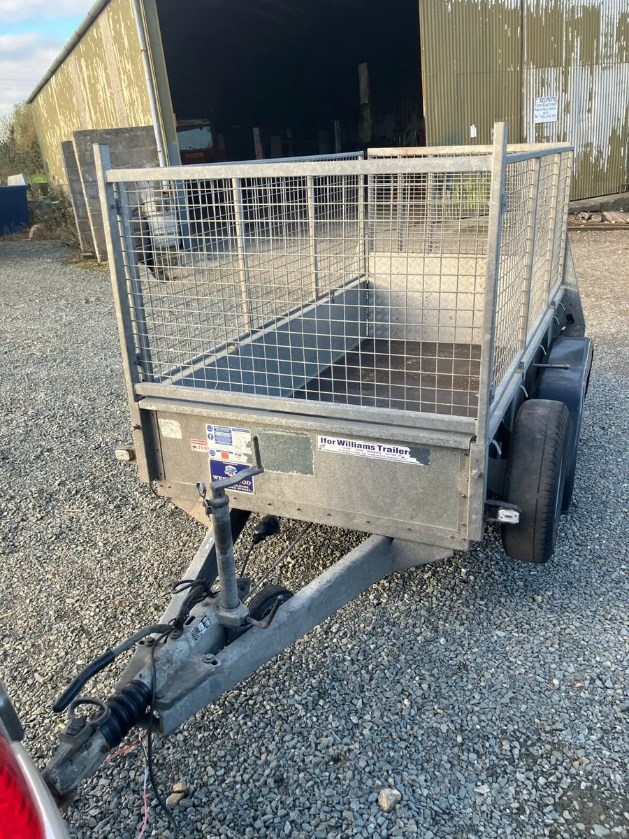 Trailer - Image 1
