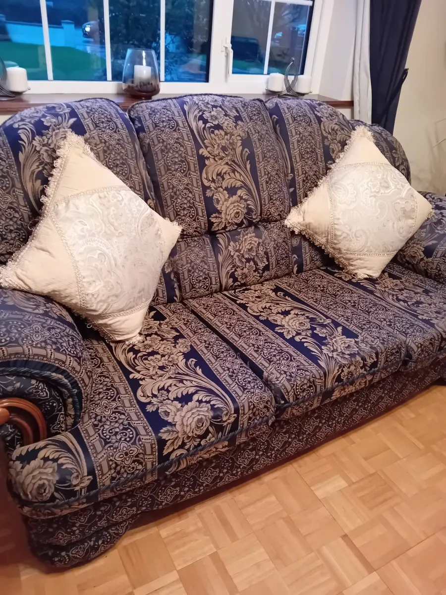 3 piece suite  Beautiful, hardly used - Image 1