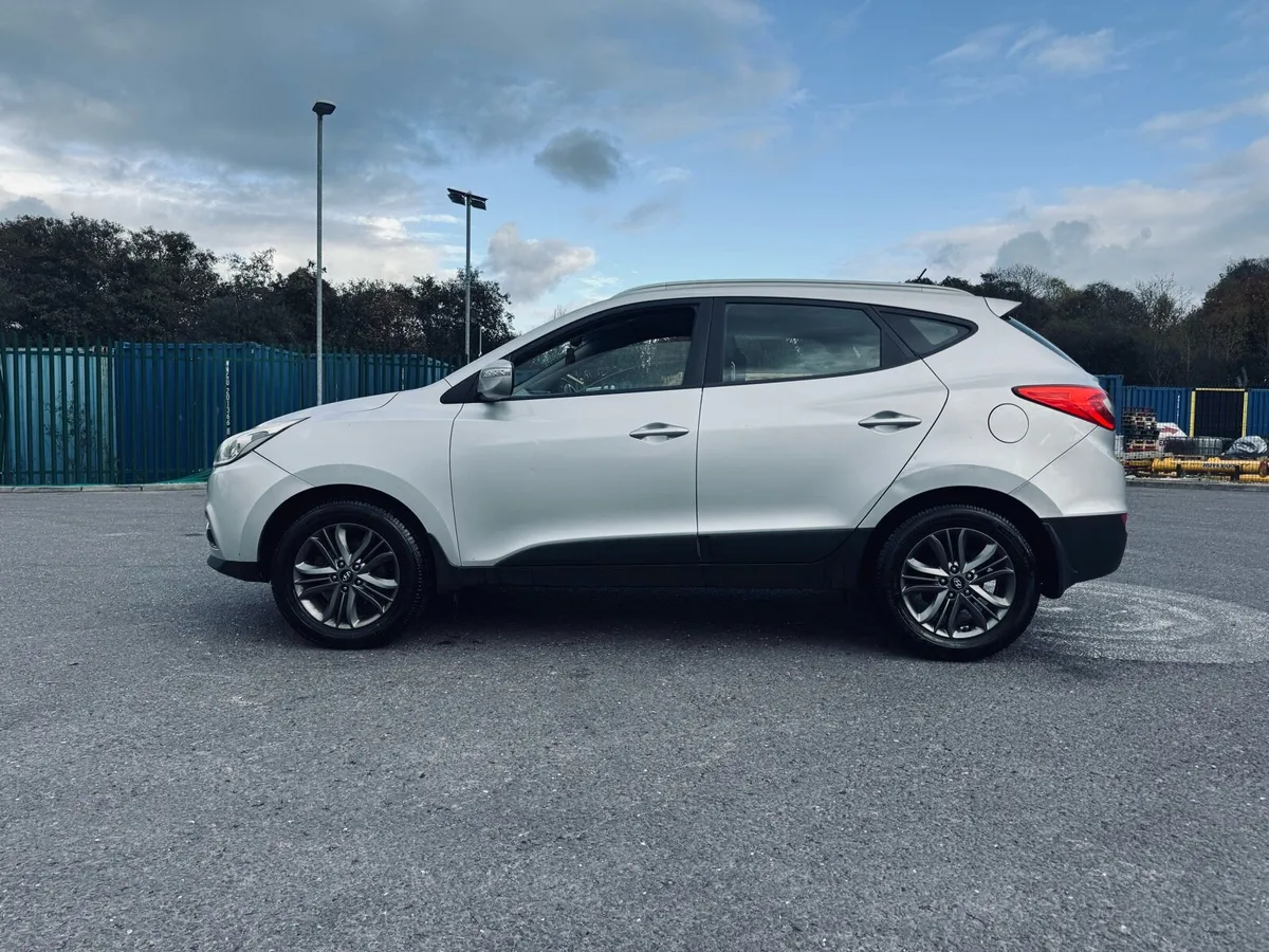 Hyundai ix35 Executive New NCT 1 owner - Image 4