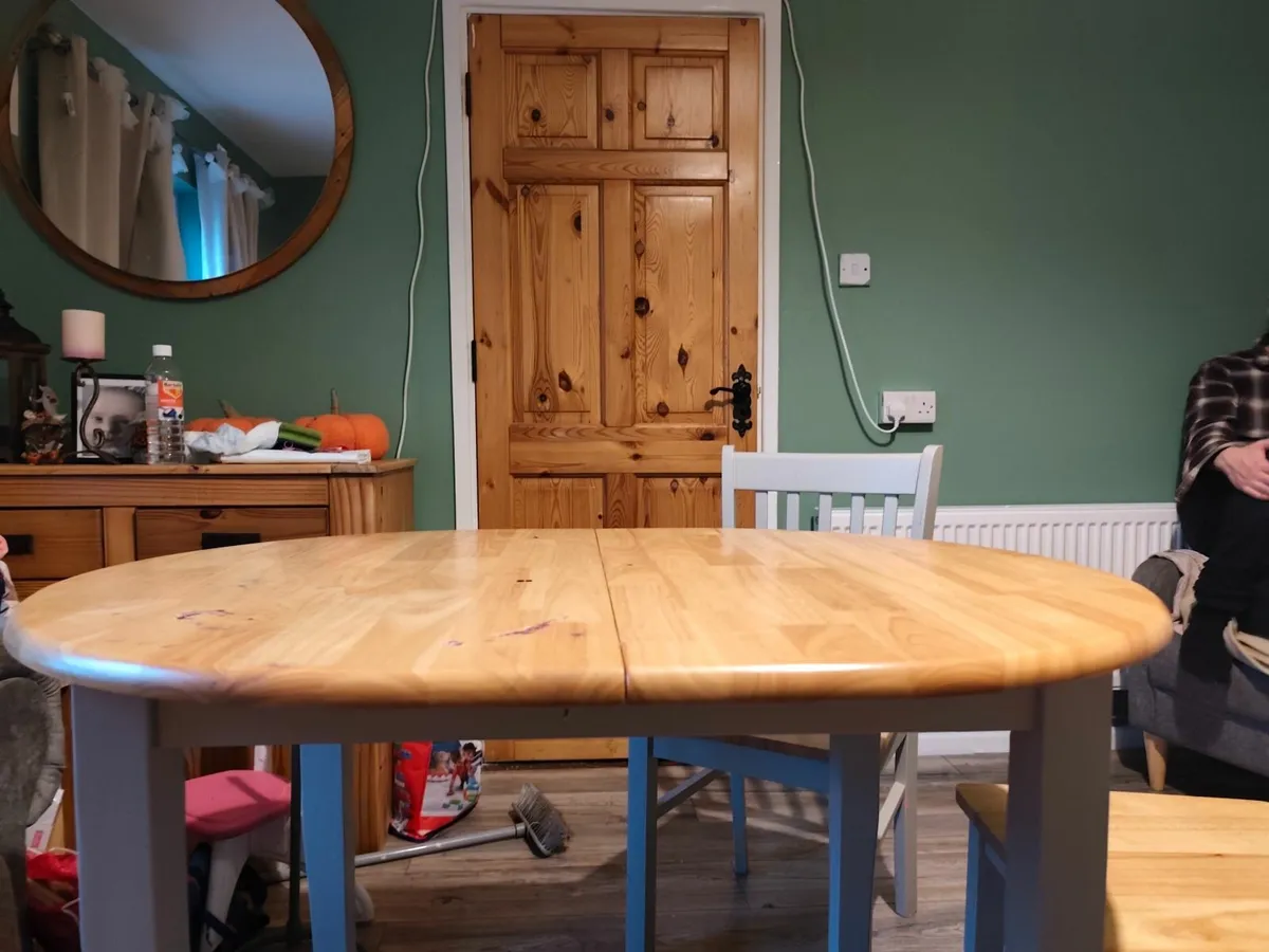 Kitchen table - Image 1