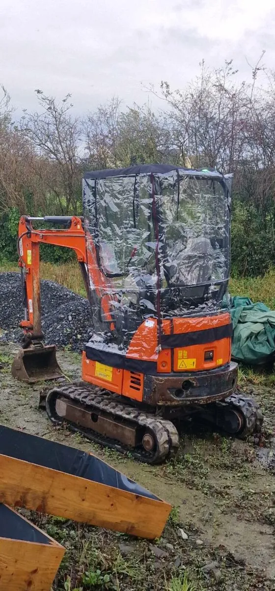 Mini excavator - Image 2
