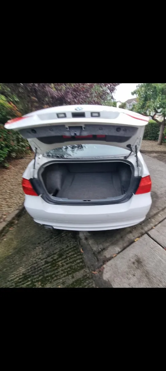 BMW 3-Series 2010 - Image 2