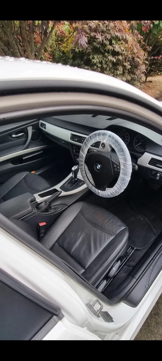 BMW 3-Series 2010 - Image 4