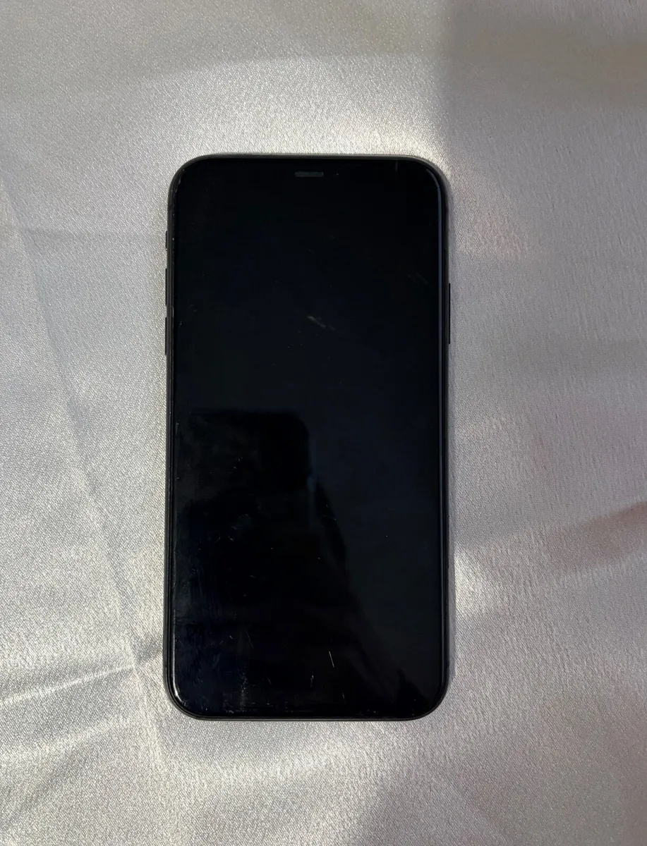 iPhone 11 - Image 1