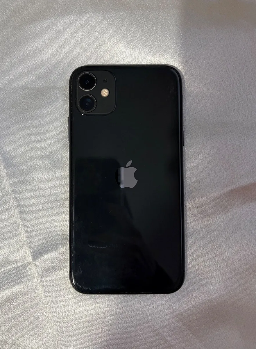 iPhone 11 - Image 2