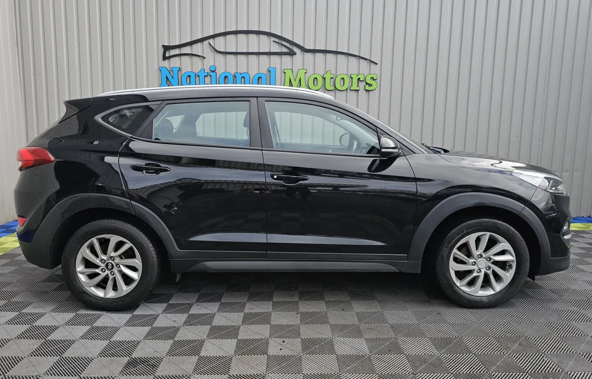2016 Hyundai Tucson 2.0 D Executive 4WD Automatic - Image 2