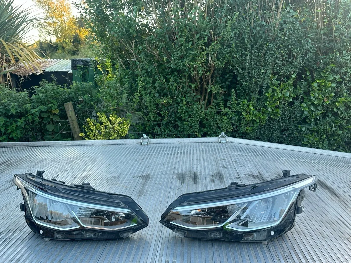 20 To  24 Volkswagen Golf mark 8 Head lights - Image 1