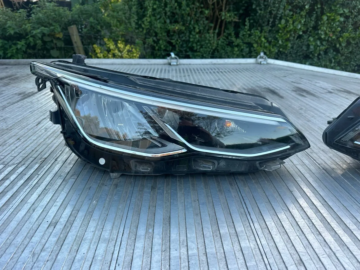 20 To  24 Volkswagen Golf mark 8 Head lights - Image 3
