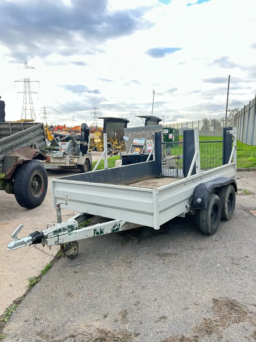 Trailer - Image 1