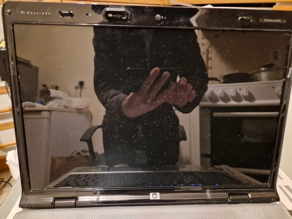 HP Pavilion DV9000 Laptop, Windows 7 Ultimate - Image 4